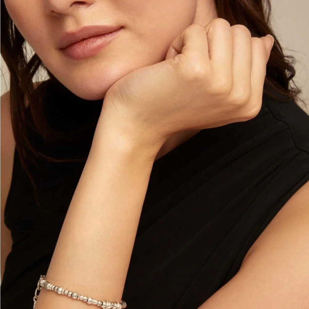 Beaded bracelet with blue crystal